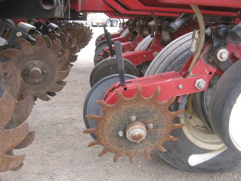 Planting Equipment  White 6200 Planter  Photo